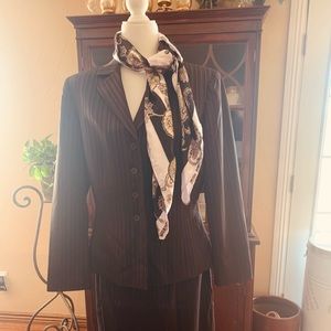 Tahari 2 piece women’s suit